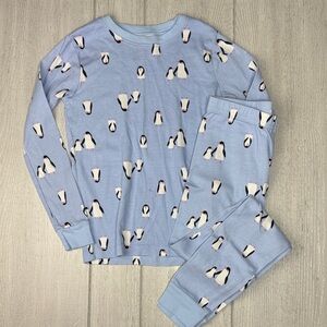 Carter’s pajamas size 10, 2 pieces long sleeves / pants - penguins